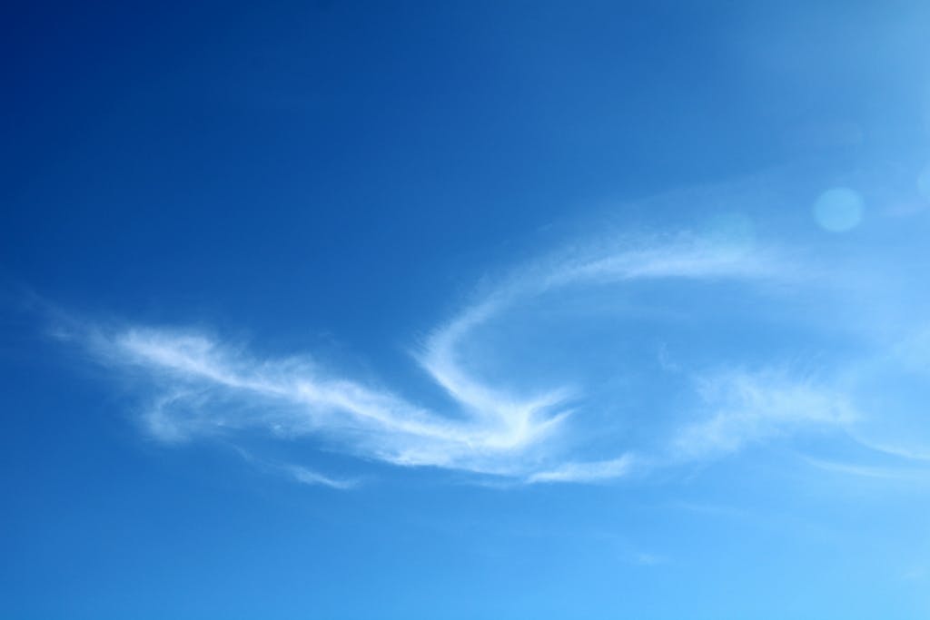 Lufanest A clear blue sky featuring elegant, wispy cirrus clouds on a sunny day.